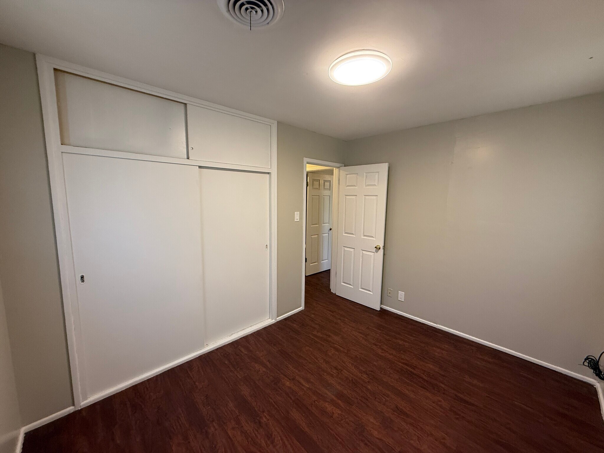 Building Photo - 1216 E Foster Ave