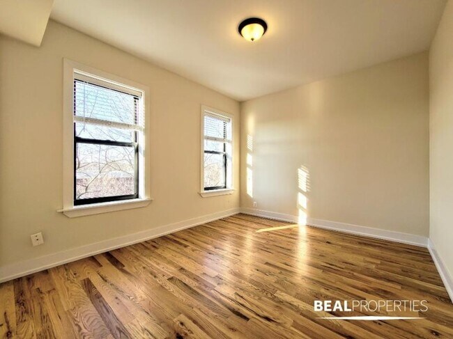 Building Photo - 2 bedroom in CHICAGO IL 60657