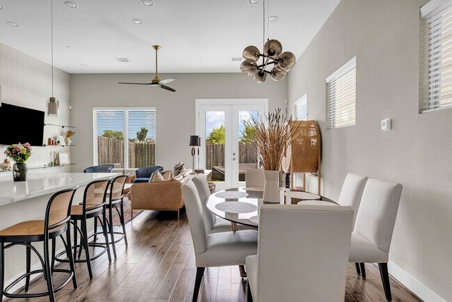 Building Photo - 806 Thornton Rd