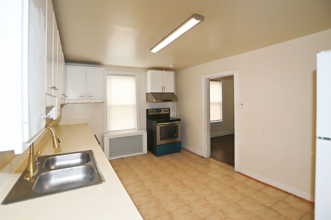 Building Photo - 310 Crabb Ave