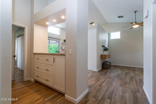 Building Photo - 3226 E Wahalla Ln