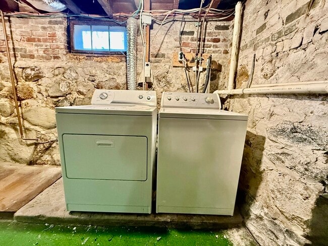 Building Photo - 23 Gardner Ave