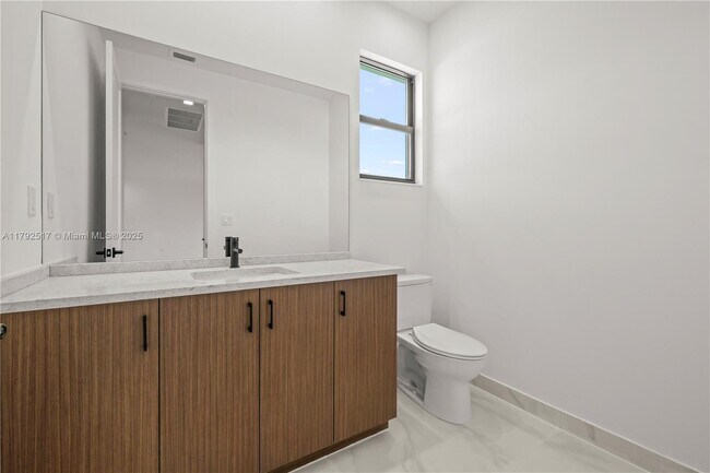 Building Photo - 12865 Wingspan Ct
