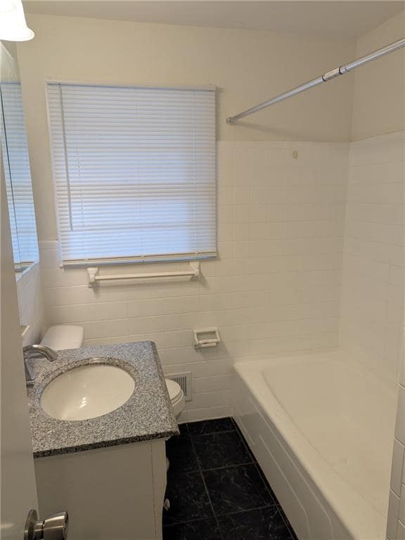 Building Photo - 409 Samaritan Dr