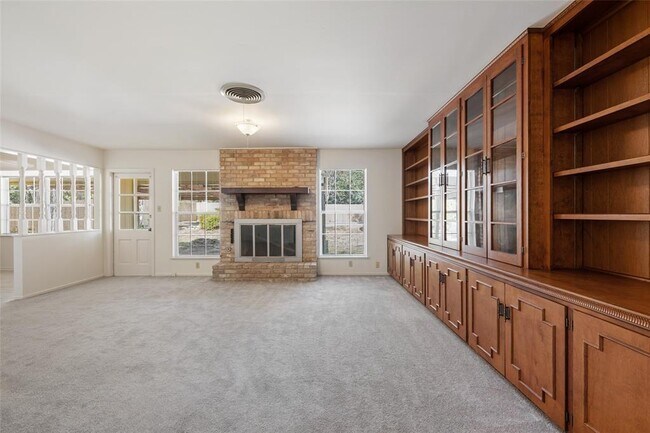 Building Photo - 6706 Willamette Dr