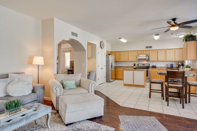 Building Photo - 1209 W Crystal Palace Pl