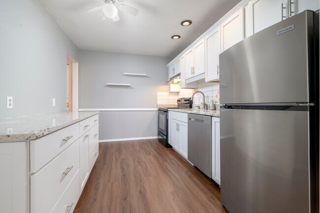 Building Photo - 185 Melba St