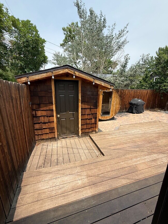 Building Photo - "Charming 2-Bed, 2-Bath Oasis in Denver’s Vibrant Locale – 1,313 Sq. Ft. of Cozy Elegance!"