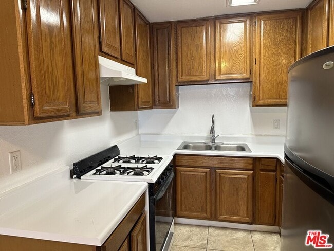 Building Photo - 955 Normandie Ave