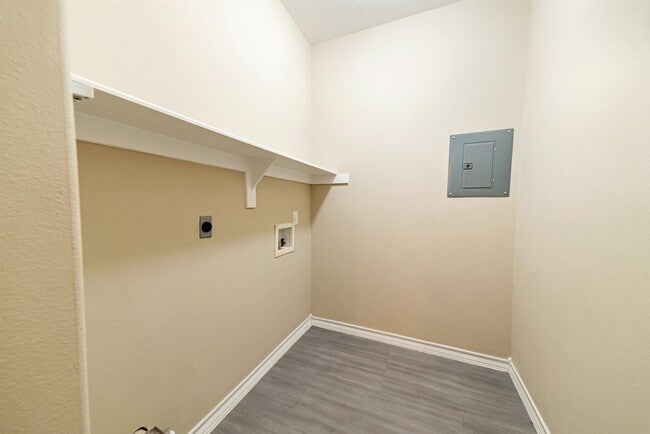 Building Photo - 120 Tranquilo Dr