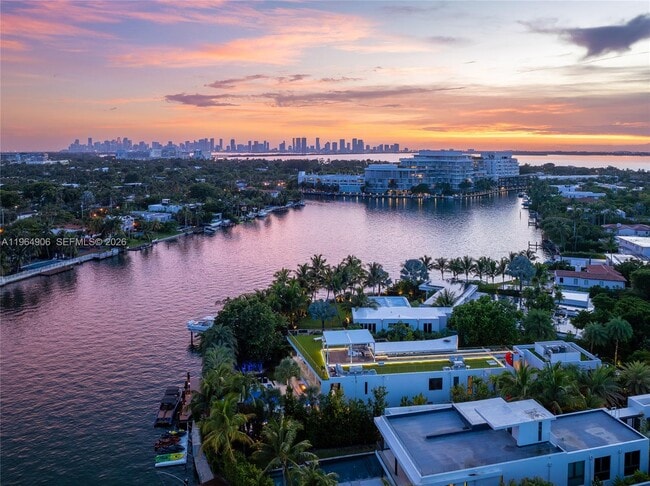 Building Photo - 528 Lakeview Ct