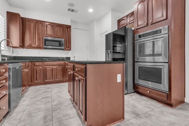 Building Photo - 15696 Pecan Ln