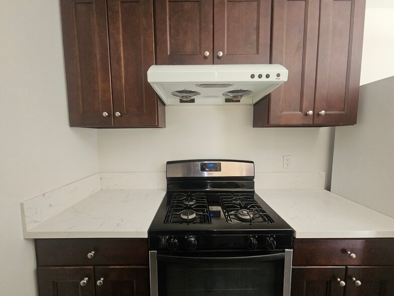 Building Photo - 23220 Pryor Pl