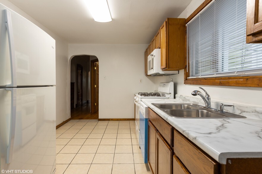 Building Photo - 3051 N Leavitt St