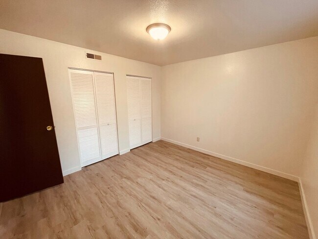 Building Photo - 459 E 2700 S