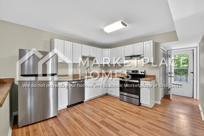 Building Photo - 427 Whispering Pines Dr