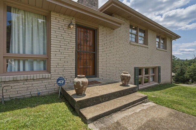 Building Photo - 5028 Danby Dr