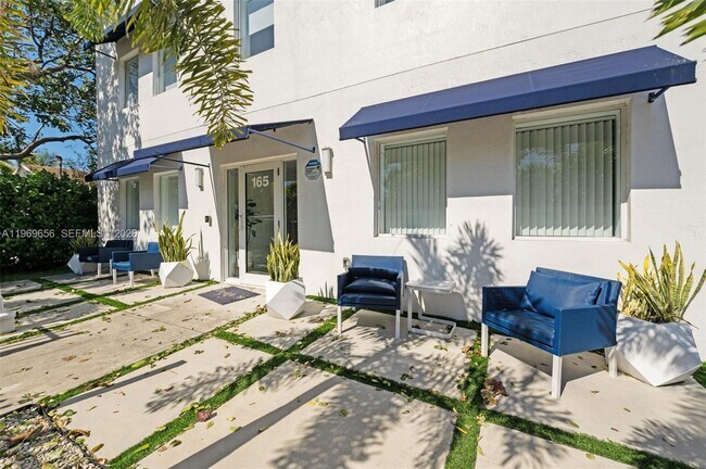 Building Photo - 165 NW 39th St