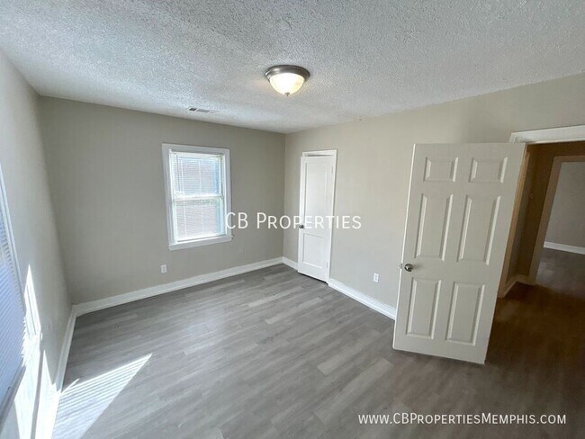 Building Photo - 1231 Pera Ave