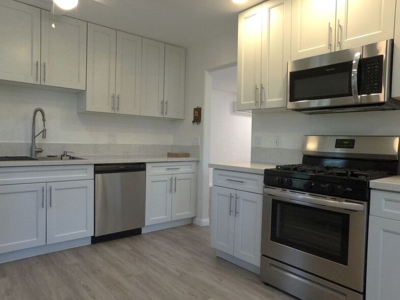 Building Photo - 906 S Gilbert St