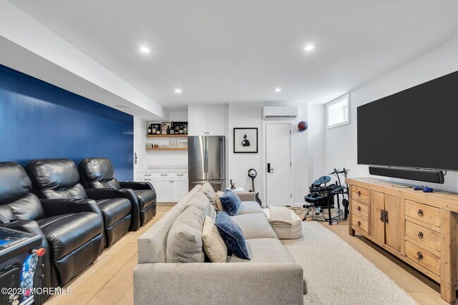 Building Photo - 213 9th Ave