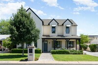 Building Photo - 4901 E Amelia Ave