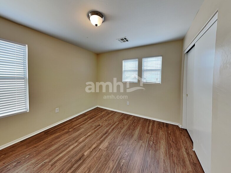 Building Photo - 4105 W Irwin Ave