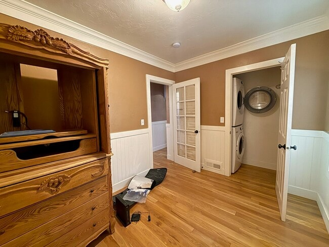 Building Photo - 240 S Main St