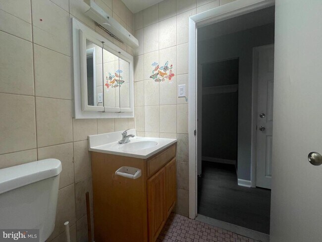 Building Photo - 2331 Hoffnagle St