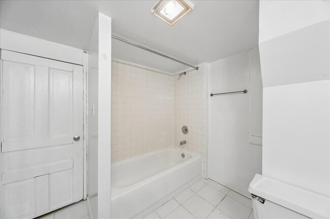 Building Photo - 1645 W Beach Ave