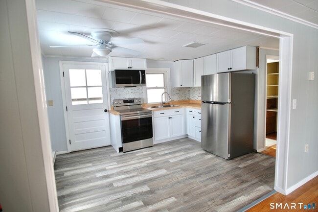 Building Photo - 37 Russell St