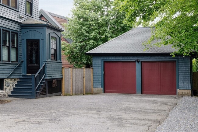 Building Photo - 21 Walnut St