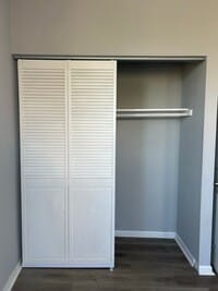 Building Photo - Recently Renovated 1 Bedroom Apartment -- Ready For Move-In!