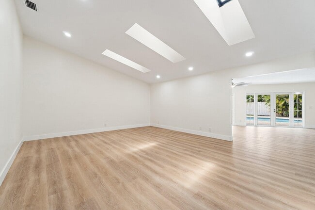 Building Photo - 12090 164th Ct N