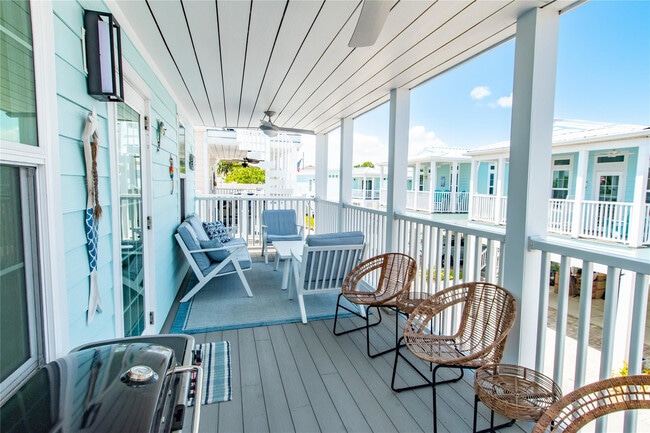 Building Photo - 375 NE Wharf Way