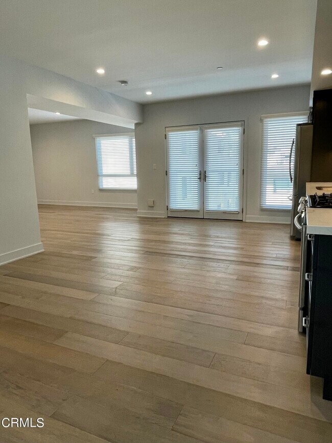 Building Photo - 137 S Wilson Ave