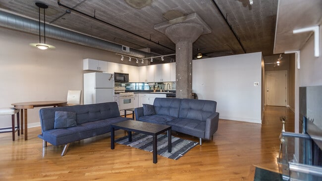 Building Photo - 411 W Ontario St