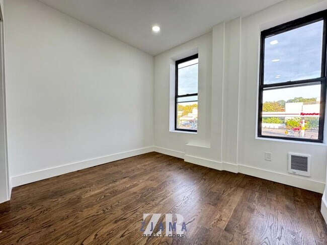 Building Photo - 3 bedroom in BROOKLYN NY 11232