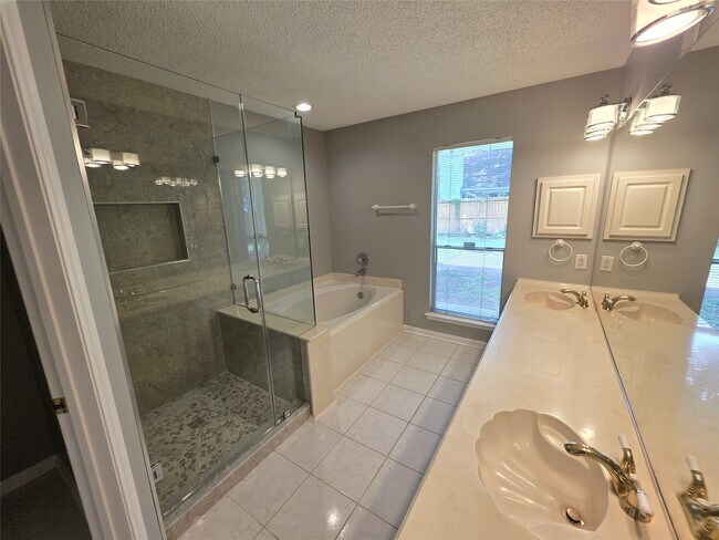 Building Photo - 19 Evening Song Ct