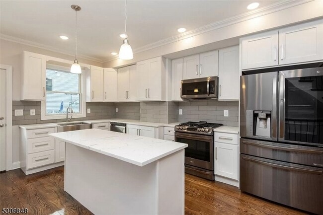 Building Photo - 5 W 19th St