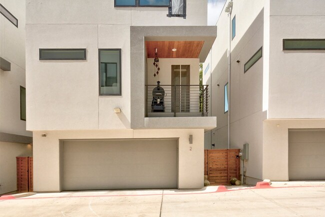 Building Photo - South Austin 3x3.5 Townhome @Bluebonnet Lane