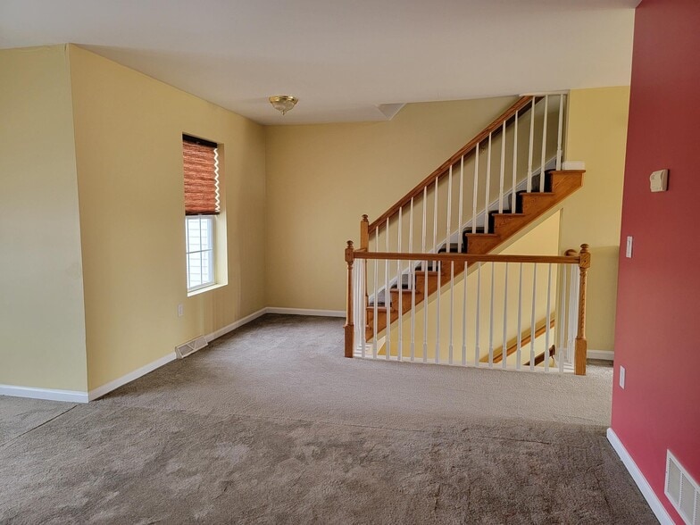 Building Photo - 2006 Greystone Dr