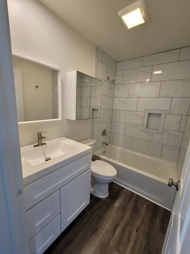 Building Photo - Spacious Home in Linda Vista with Modern A...