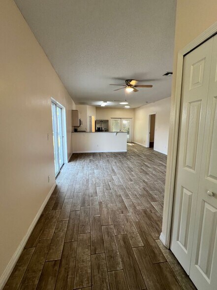 Building Photo - 957 Bimini Ave