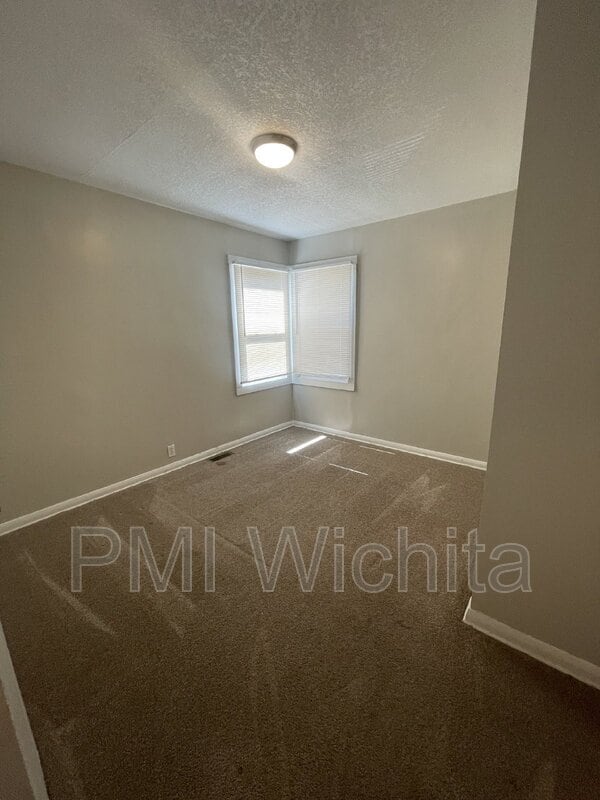 Building Photo - 2322 S Broadview St