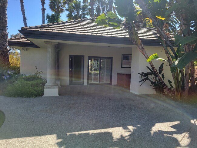 Building Photo - 3901 Stonebridge Ln