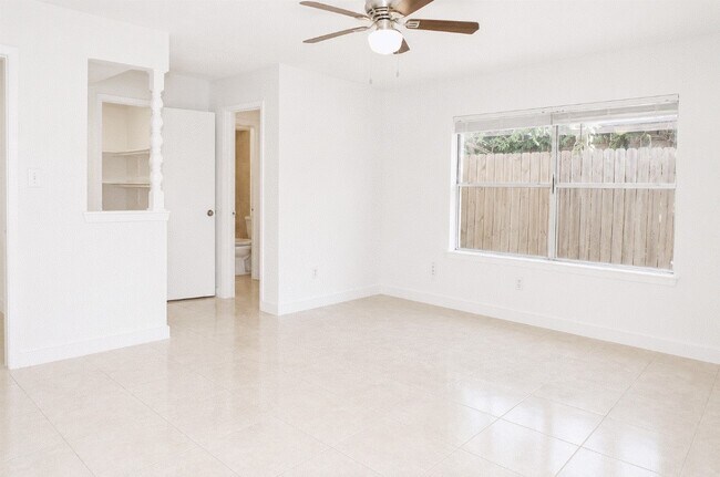 Building Photo - 11118 High Star Dr