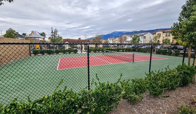 Building Photo - JAMIE LN UNIT 1 FONTANA 92336 (4 BED / 3 BATH)