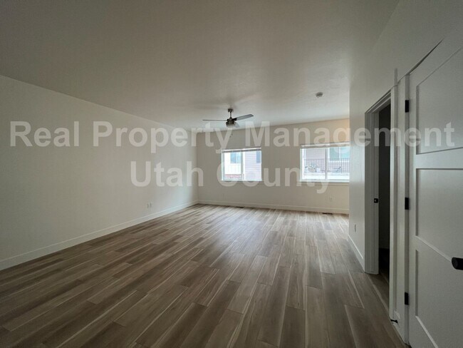 Building Photo - Newer American Fork Townhouse