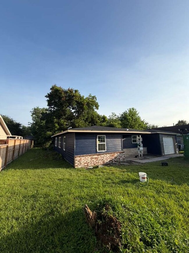 Building Photo - BEAUTIFUL HOME IN HOUSTON. MOVE IN READY!.